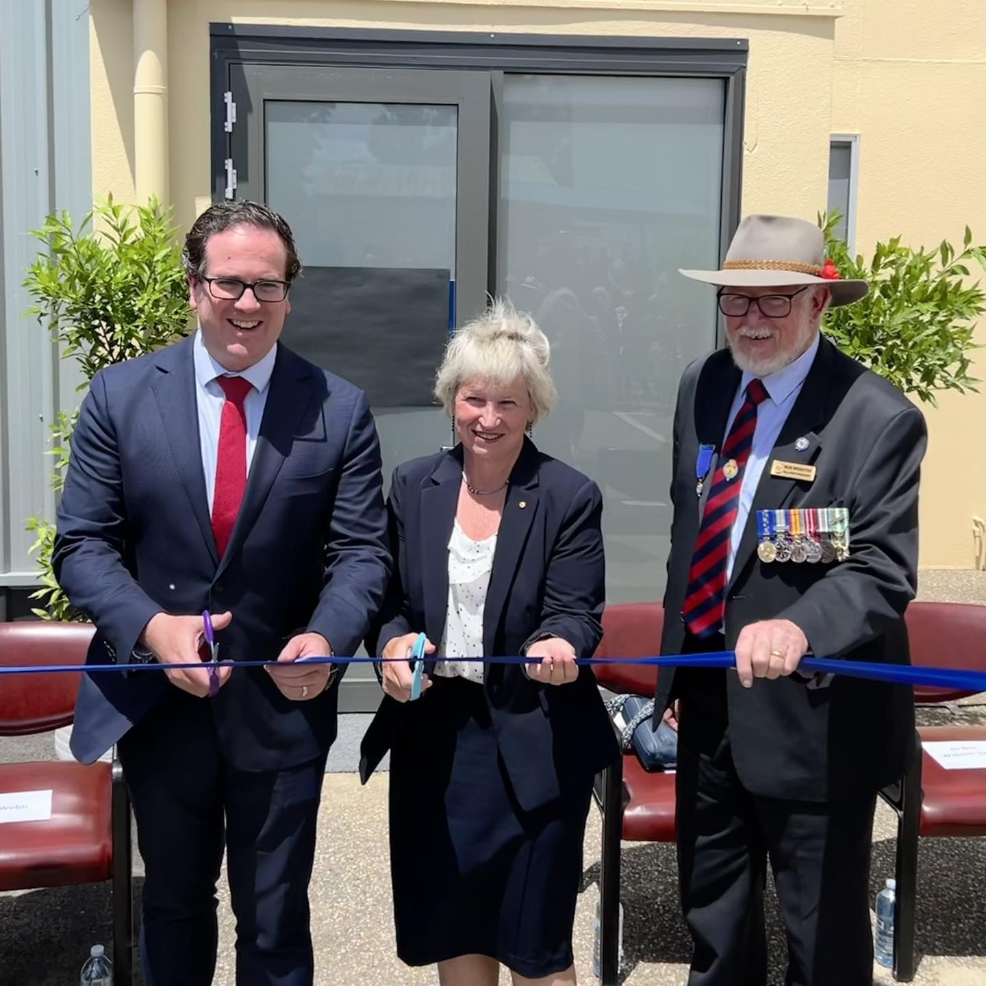 Minister at ribbon cutting in Wodonga