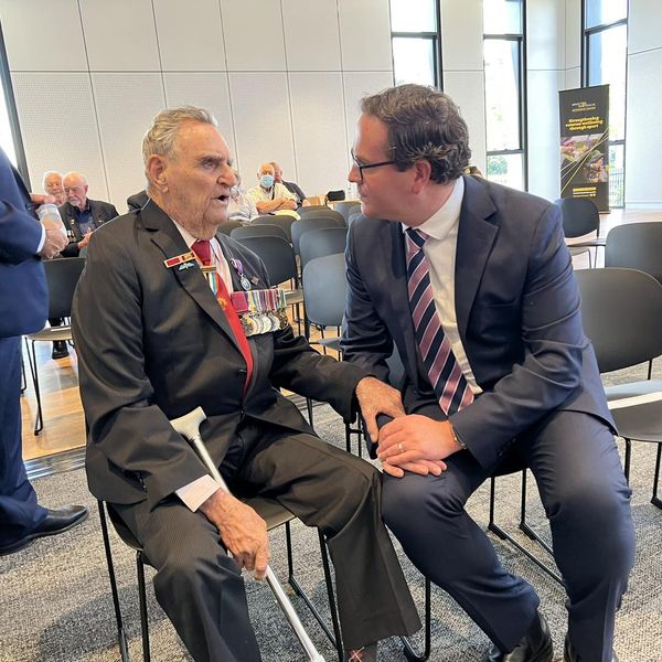 Minister meets with Keith Payne VC