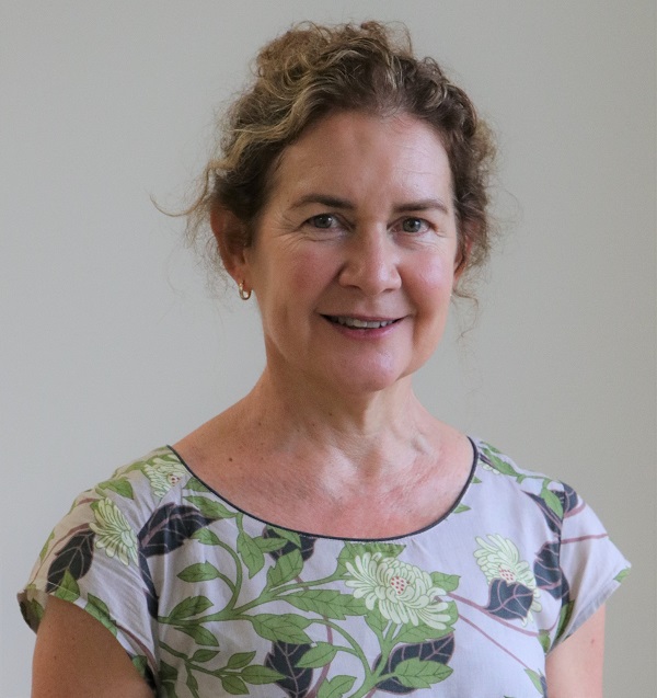 Portrait photo of a smiling woman