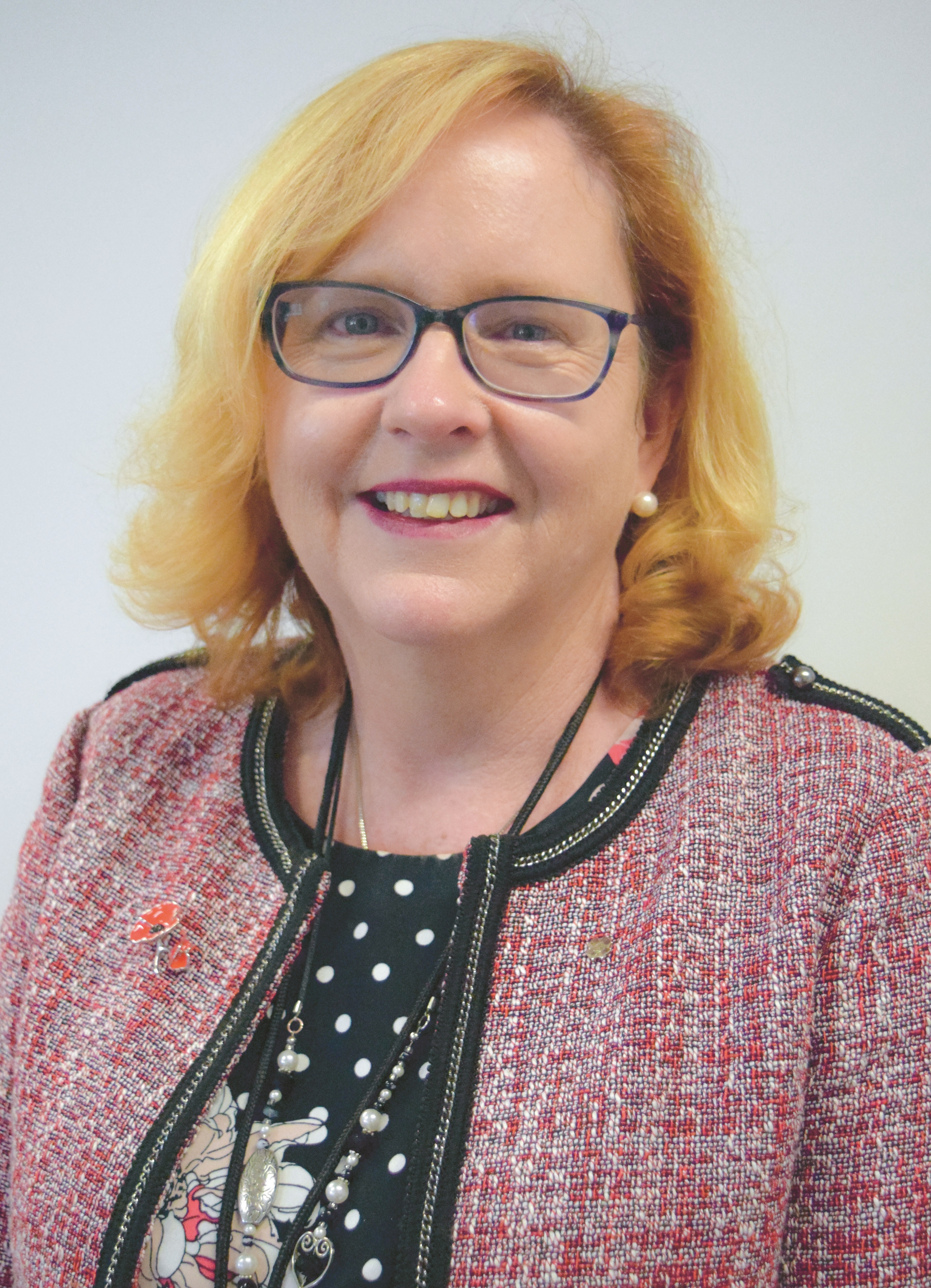 Headshot of Dr Stephanie Hodson.