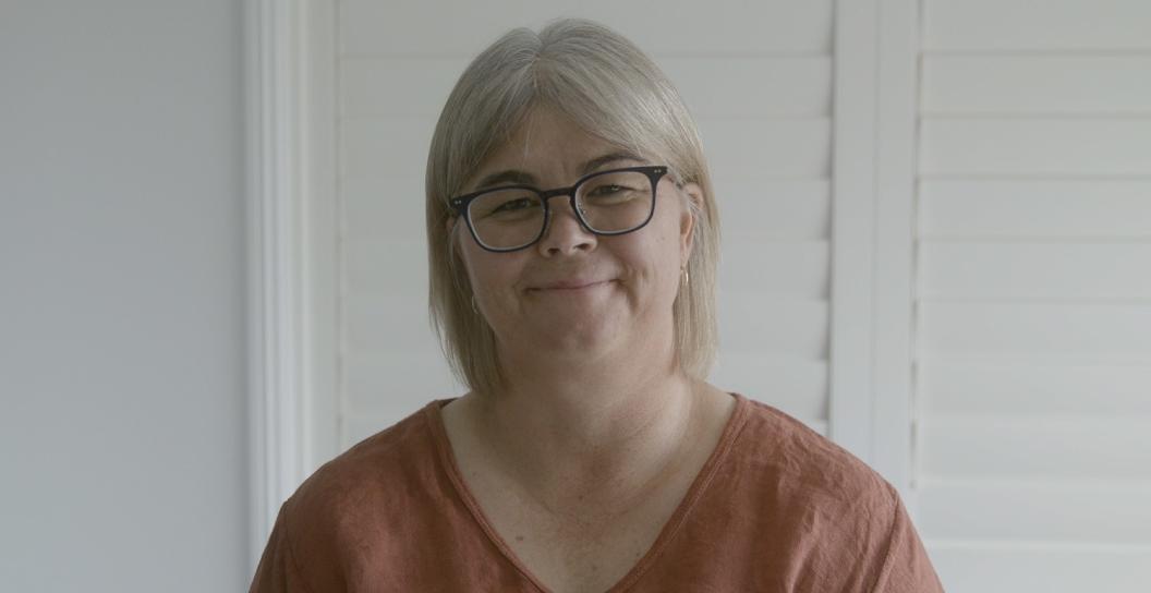 Portrait photo of a smiling middle-aged woman