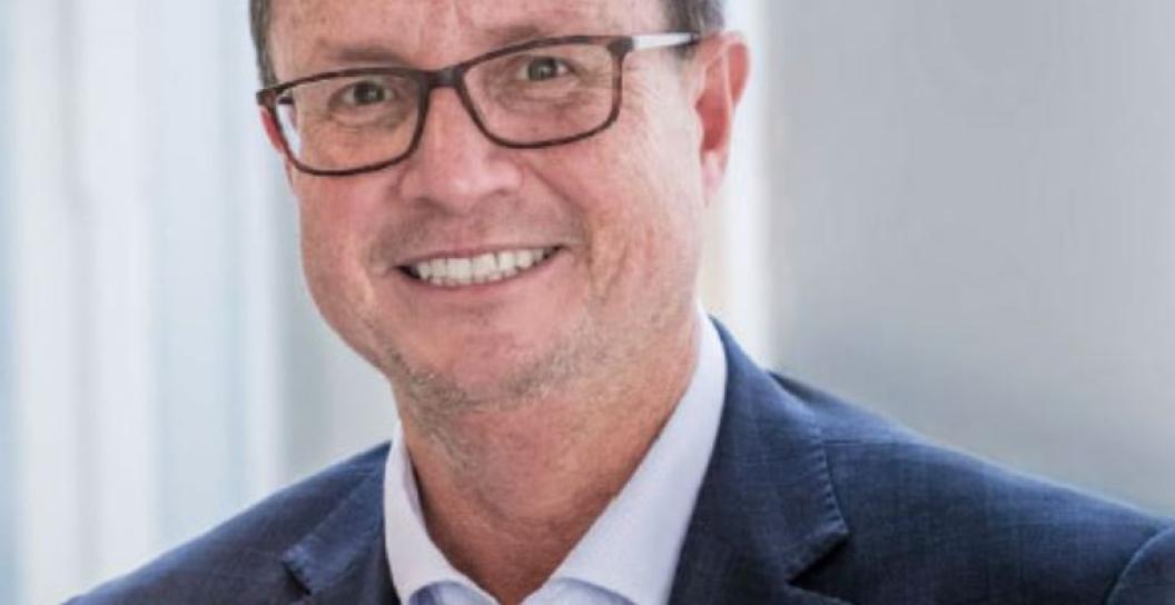 Portrait photo of middle-aged man
