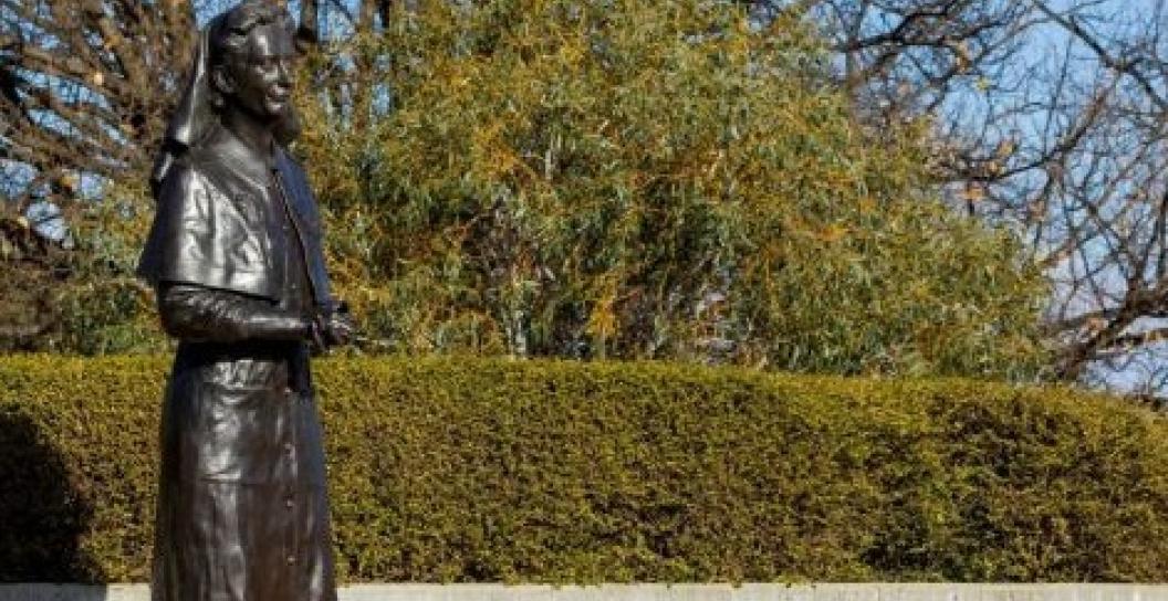 Bronze statue of nurse