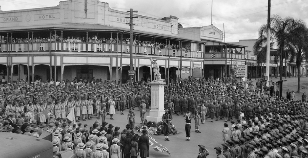 Crowds of people around a cenotaph