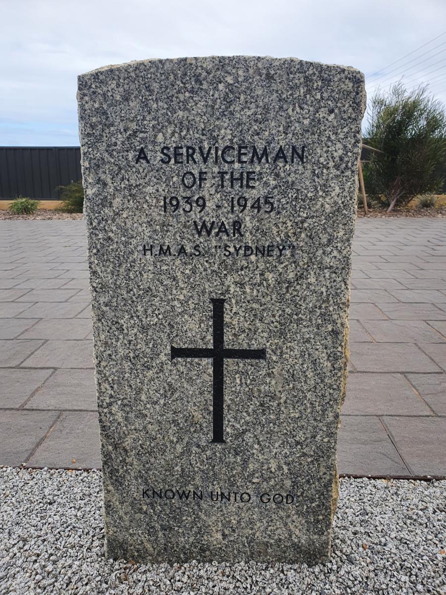 Gravestone that says 'A serviceman of the 1939 - 1945 war HMAS Sydney'